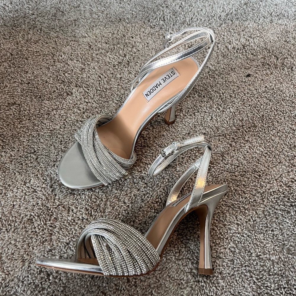 Steve Madden Silver Heels 7